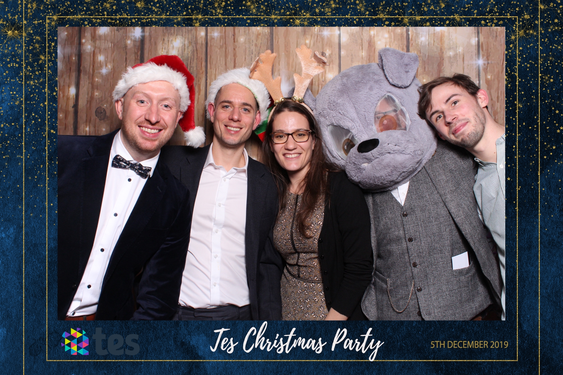 Tes Christmas party  | View more photos from the event at gallery.magicimages.uk/u/MagicImages/Tes-Christmas-party